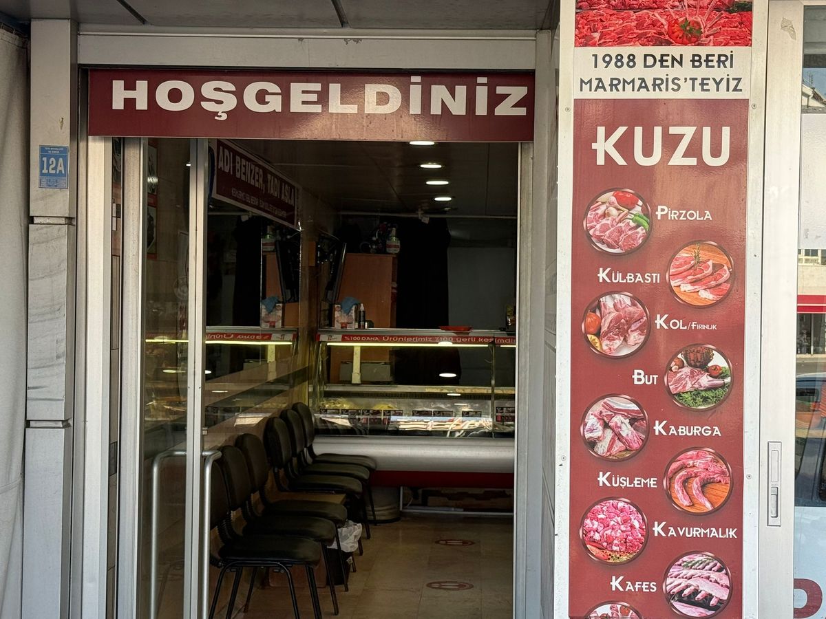 Paşa Kasap'ın Tepe Mahallesi'ndeki dükkân girişi